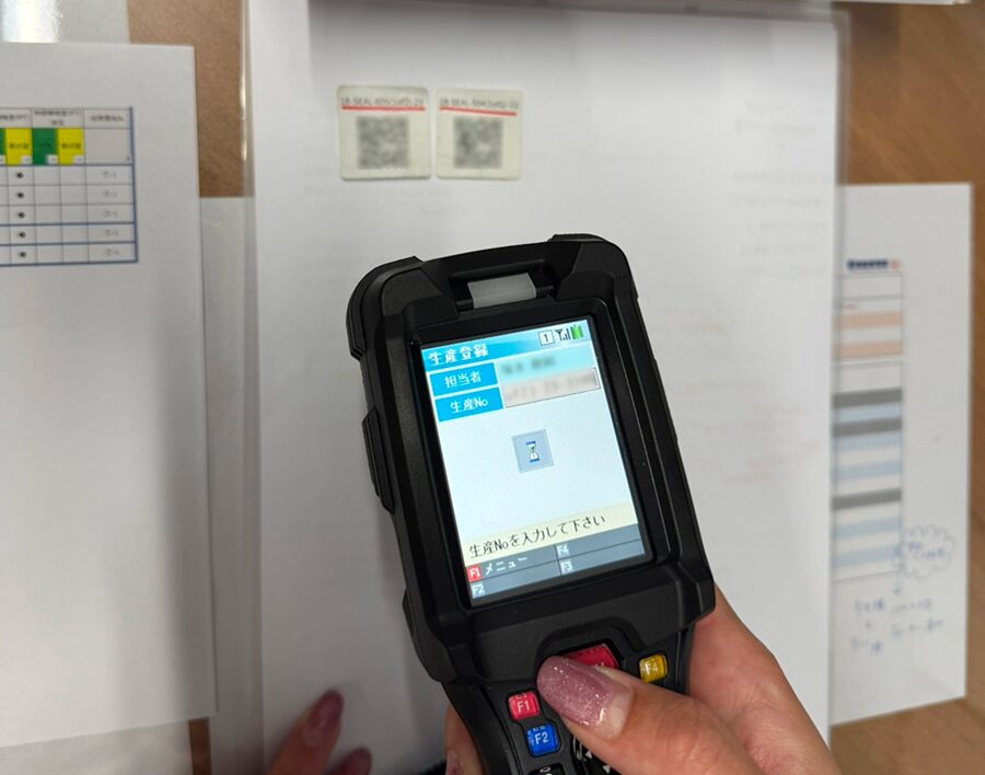 三和テクノイノベーション様 ハンディ使用風景
